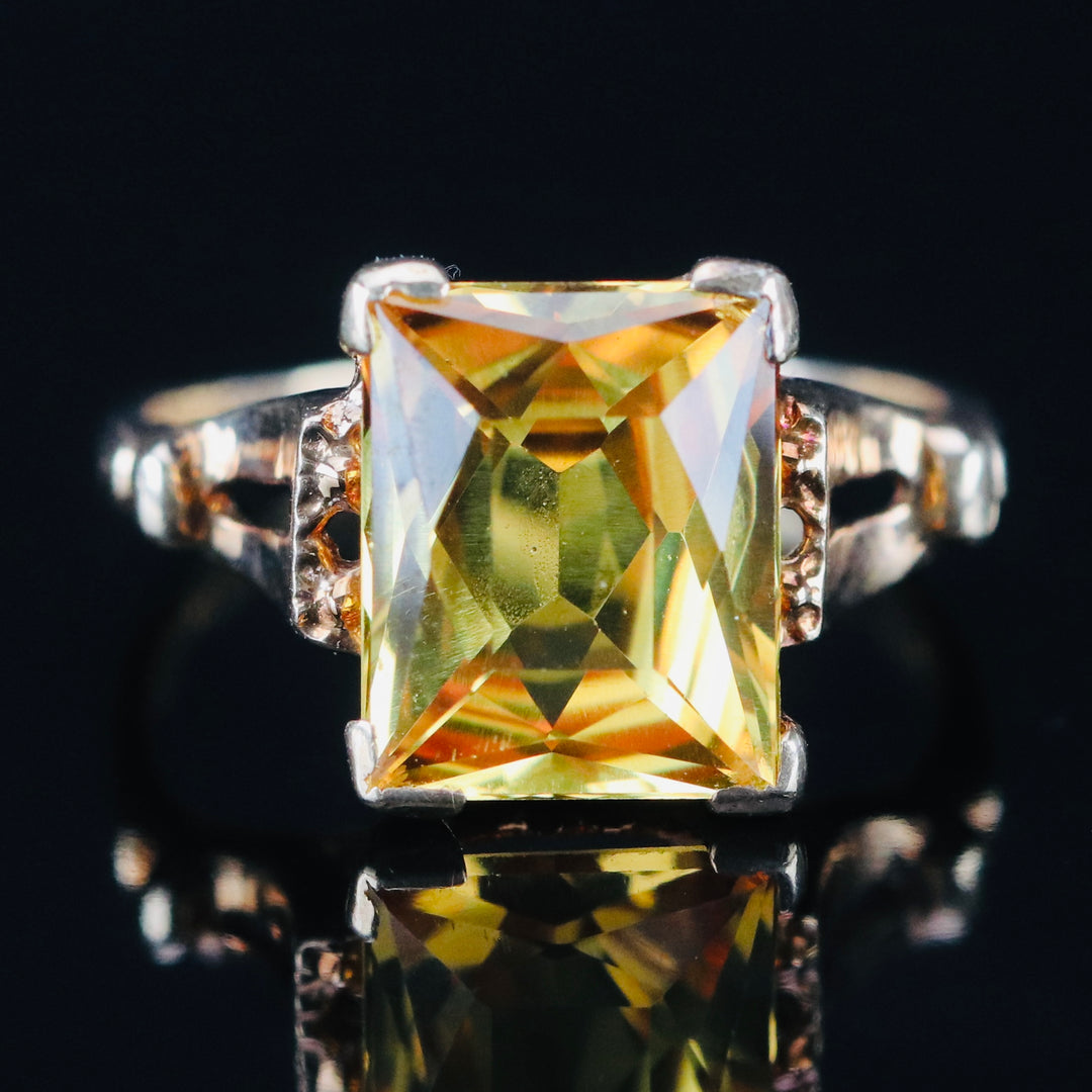 Vintage Synthetic yellow sapphire ring in yellow gold