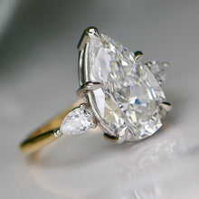 Load image into Gallery viewer, The Esme - 4.76ct pear cut lab grown diamond ring in platinum and 18k yellow gold
