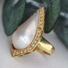 Load image into Gallery viewer, Estate Vintage mabé pearl and diamond ring in 18k yellow gold
