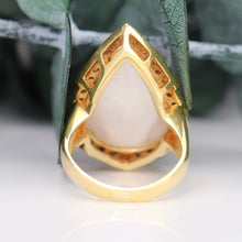 Load image into Gallery viewer, Estate Vintage mabé pearl and diamond ring in 18k yellow gold