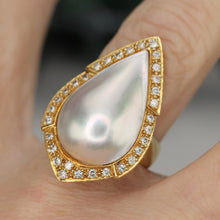 Load image into Gallery viewer, Estate Vintage mabé pearl and diamond ring in 18k yellow gold