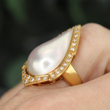 Load image into Gallery viewer, Estate Vintage mabé pearl and diamond ring in 18k yellow gold