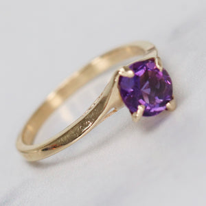 Amethyst solitaire ring in yellow gold