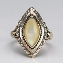 Load image into Gallery viewer, Sterling silver &amp; 18k yellow gold mother of pearl ring
