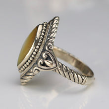 Load image into Gallery viewer, Sterling silver &amp; 18k yellow gold mother of pearl ring