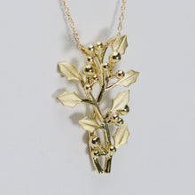 Load image into Gallery viewer, Holly necklace in yellow gold