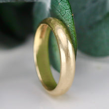 Load image into Gallery viewer, Preloved estate Jabel 4mm band in 14k yellow gold