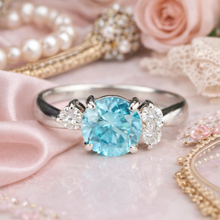 Load image into Gallery viewer, 30% OFF!  Estate Blue zircon and diamond ring in platinum