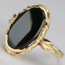 Load image into Gallery viewer, Estate classic oval onyx vintage ring in yellow gold