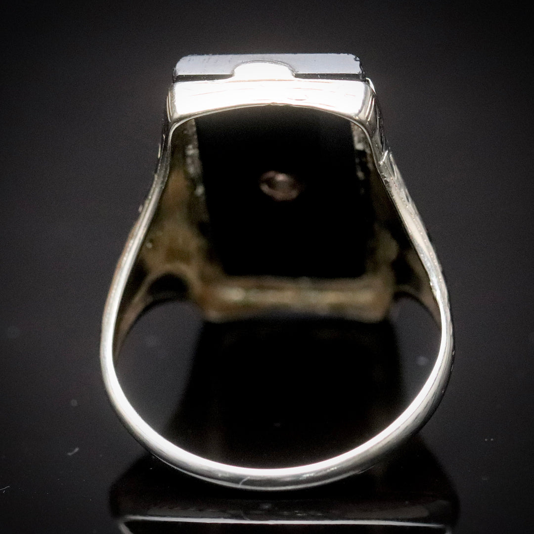 Vintage antique onyx ring in white gold
