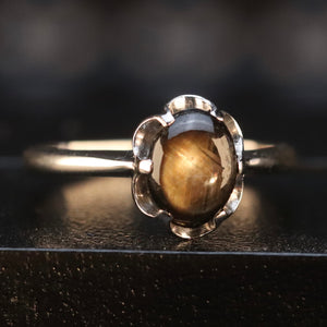 Vintage ring in white gold with black star sapphire from Manor Jewels.