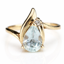 Load image into Gallery viewer, Vintage Aquamarine and diamond ring in yellow gold