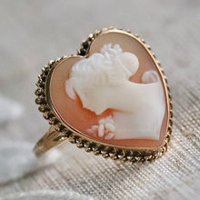 Load image into Gallery viewer, Vintage Huge heart shaped cameo ring in yellow gold - onyx sale