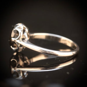 Vintage ring in white gold with black star sapphire from Manor Jewels.