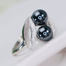 Load image into Gallery viewer, Vintage ring with hematite in white gold