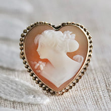 Load image into Gallery viewer, Vintage Huge heart shaped cameo ring in yellow gold - onyx sale