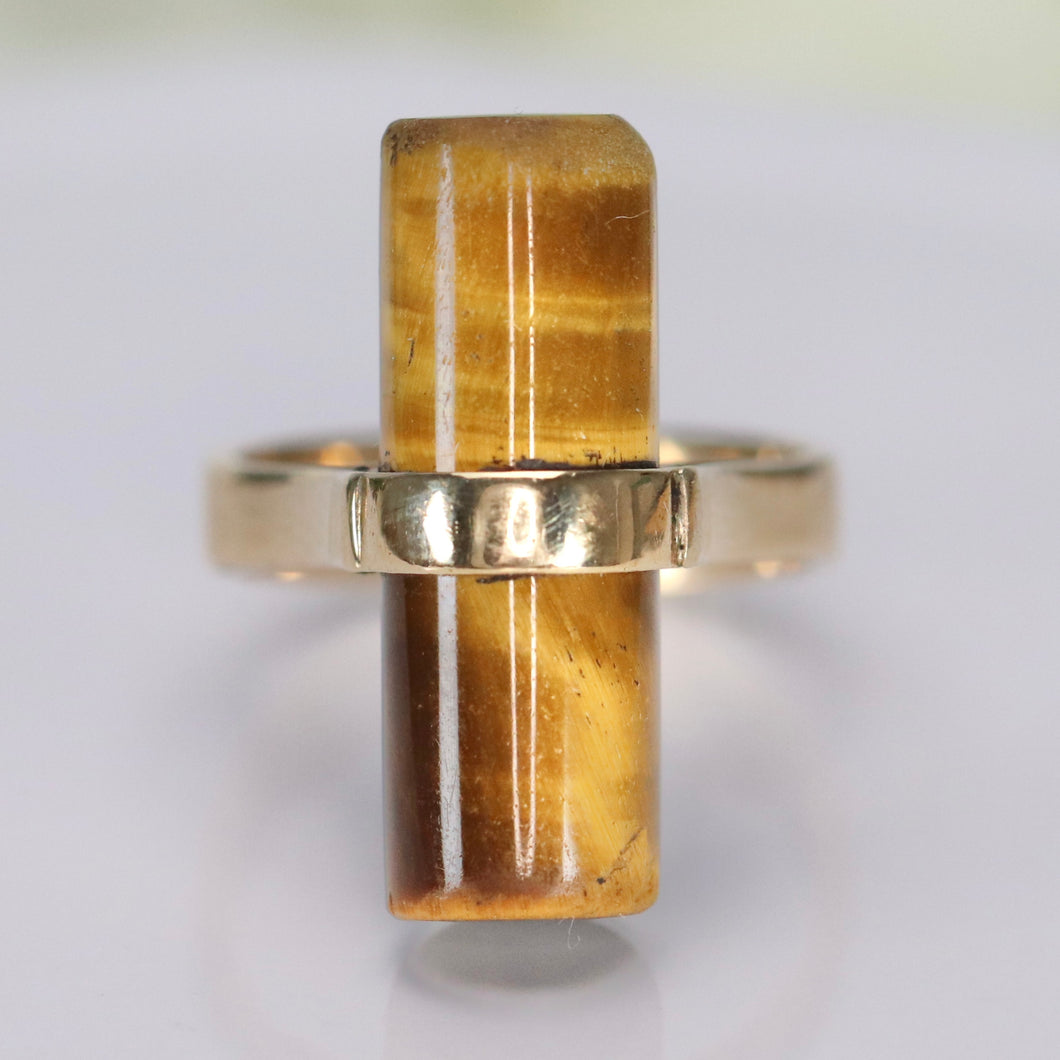 Vintage tigers eye ring in yellow gold