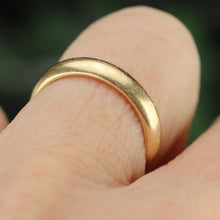 Load image into Gallery viewer, Preloved estate Jabel 4mm band in 14k yellow gold
