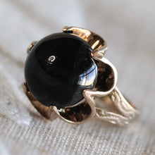 Load image into Gallery viewer, Vintage obsidian cabochon ring in yellow gold