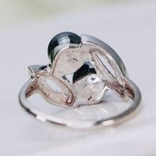 Load image into Gallery viewer, Vintage ring with hematite in white gold
