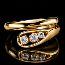 Load image into Gallery viewer, 40% OFF!  Estate vintage Diamond pinky ring in 14k yellow gold