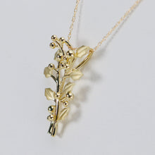 Load image into Gallery viewer, Holly necklace in yellow gold
