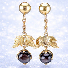 Load image into Gallery viewer, Estate star sapphire earrings in yellow gold