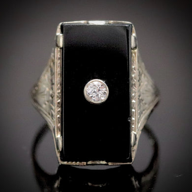 Vintage antique onyx ring in white gold
