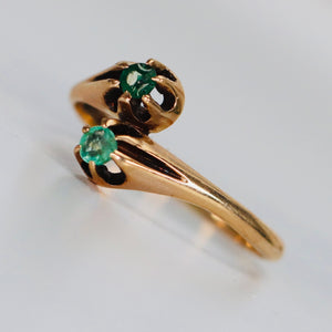 SPECIAL: Vintage emerald bypass ring in 14k yellow gold