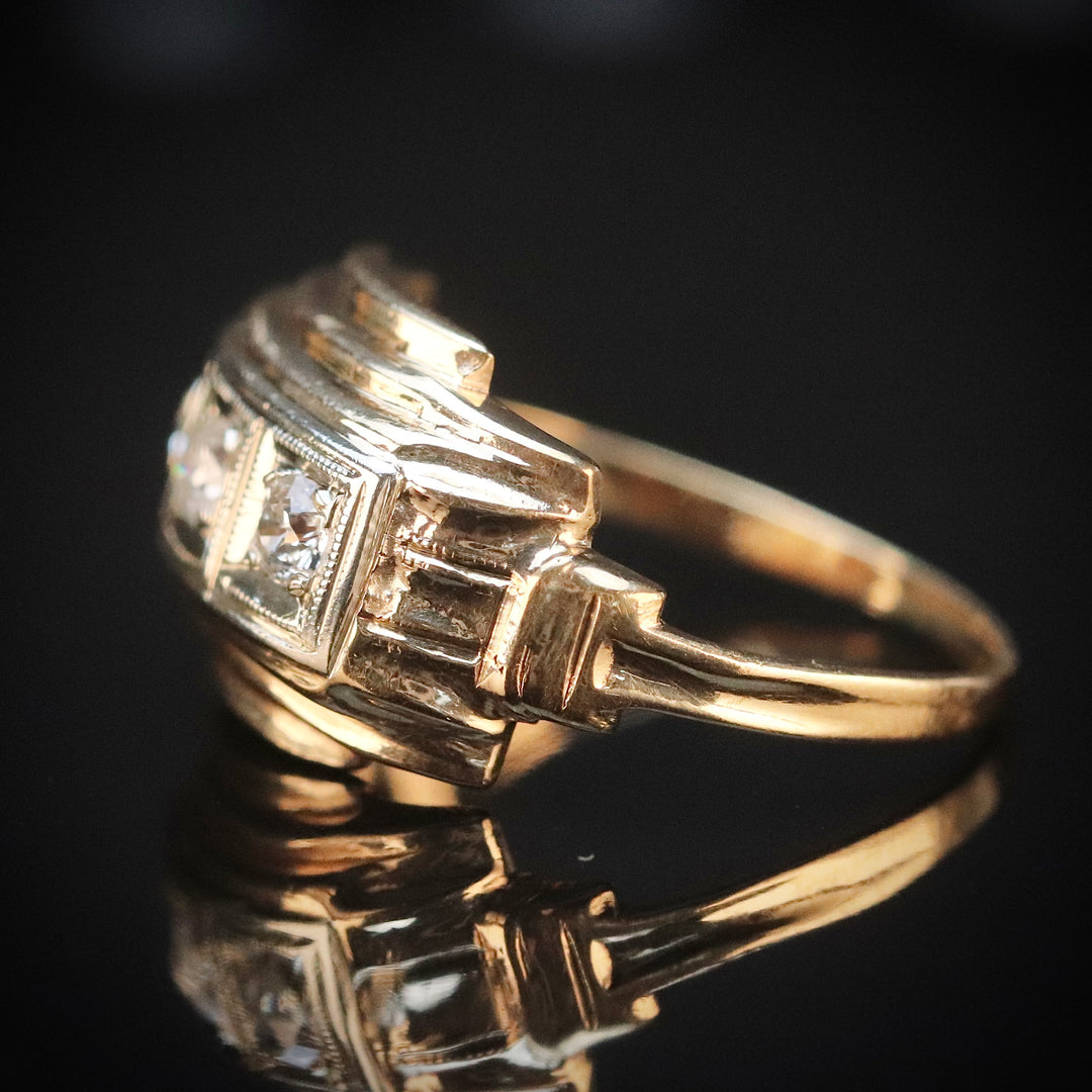 Vintage ring with 3 diamonds in 14k yellow gold from Manor Jewels