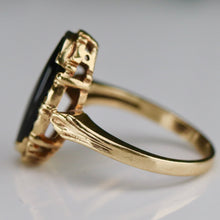 Load image into Gallery viewer, Estate classic oval onyx vintage ring in yellow gold