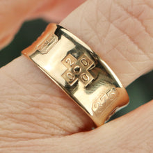Load image into Gallery viewer, Estate vintage 2000 wide gold ring in yellow gold
