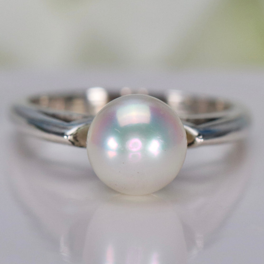 Vintage pearl ring in white gold from Manor Jewels
