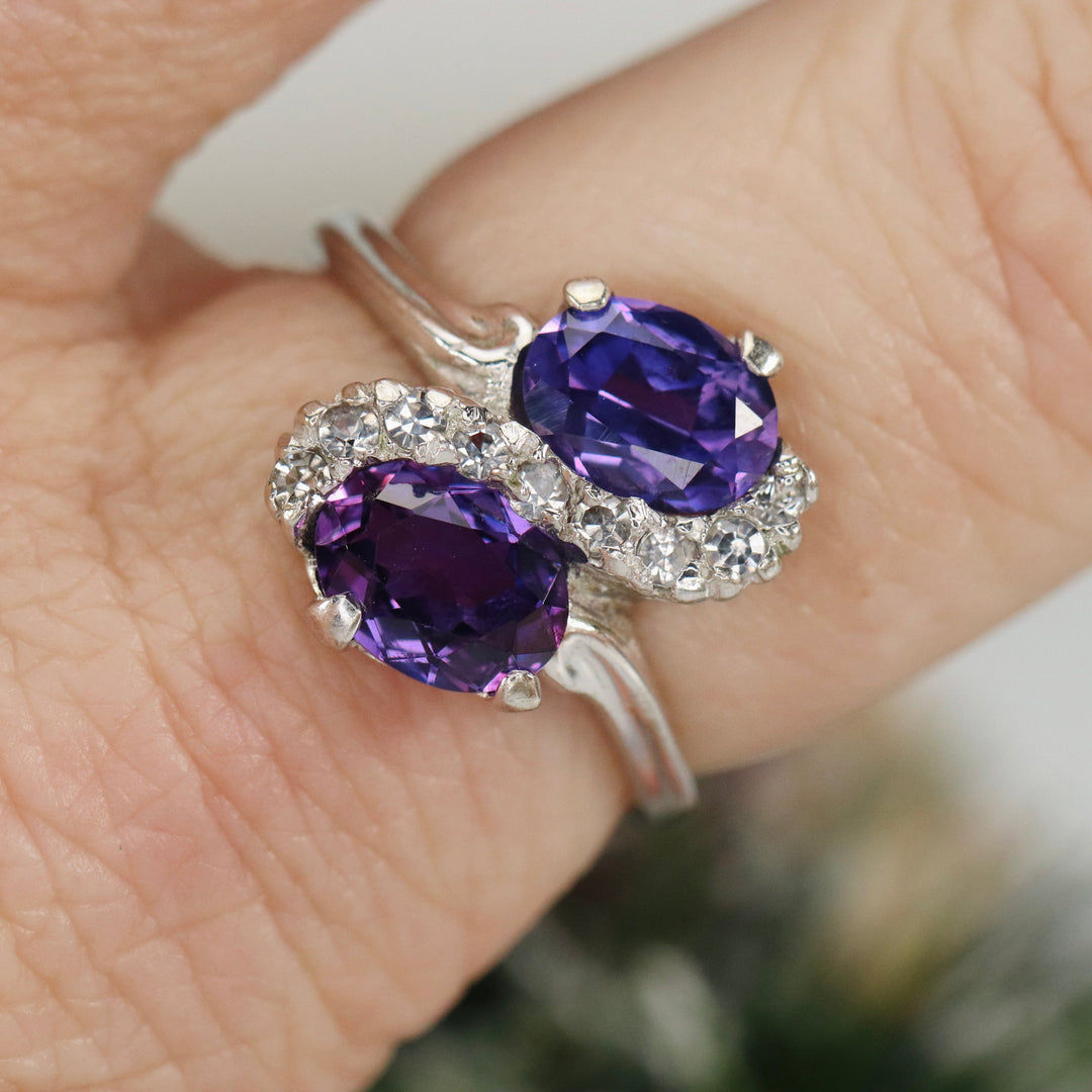 Vintage ring with synthetic purple sapphires in white gold