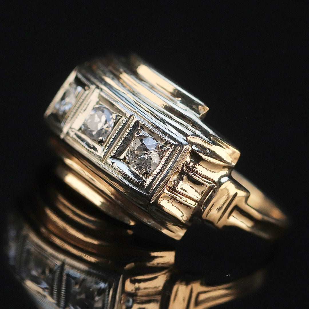 Vintage ring with 3 diamonds in 14k yellow gold from Manor Jewels