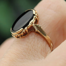 Load image into Gallery viewer, Estate classic oval onyx vintage ring in yellow gold