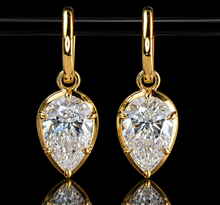 Load image into Gallery viewer, Lab Grown 5ctw E-F/VS Diamond pear shaped drops in 14k yellow gold