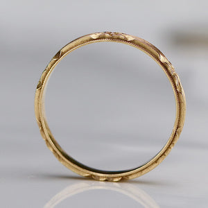 14k yellow gold patterned band in impeccable condition