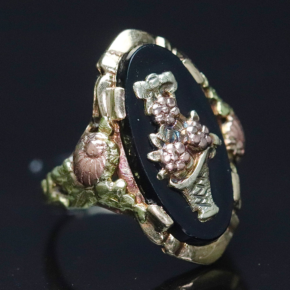 Vintage onyx ring with basket of flowers details in tri-tone gold