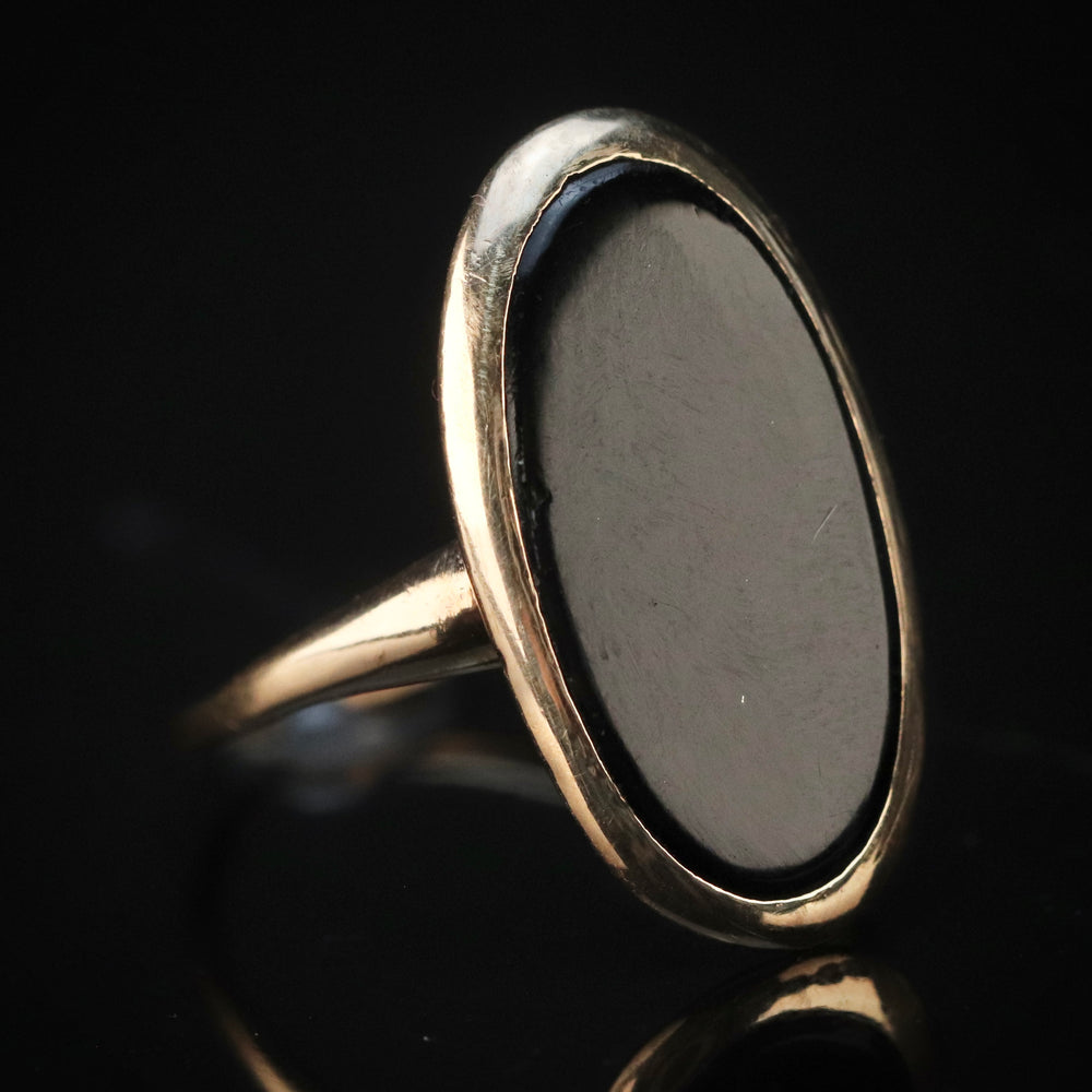 Vintage onyx ring in yellow gold from Manor Jewels
