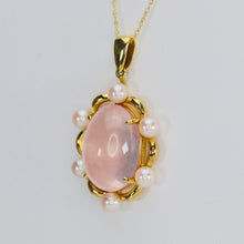 Load image into Gallery viewer, Rose quartz and pearl necklace in 18k yellow gold