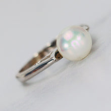 Load image into Gallery viewer, Vintage pearl ring in white gold from Manor Jewels