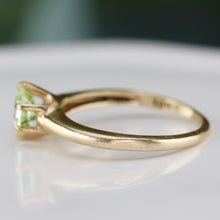 Load image into Gallery viewer, Vintage green spinel solitaire ring in yellow gold
