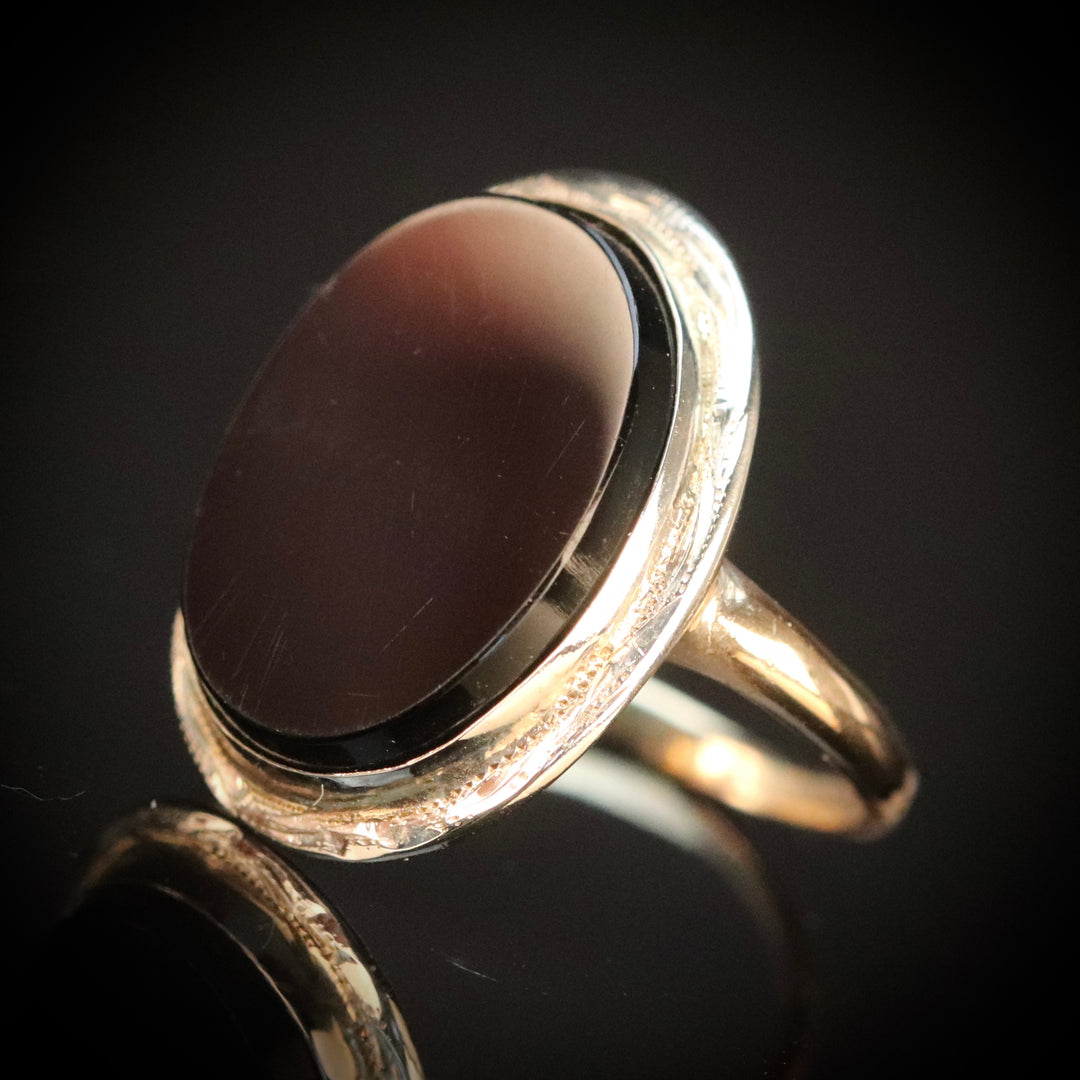 Classic oval onyx vintage ring in yellow and white gold