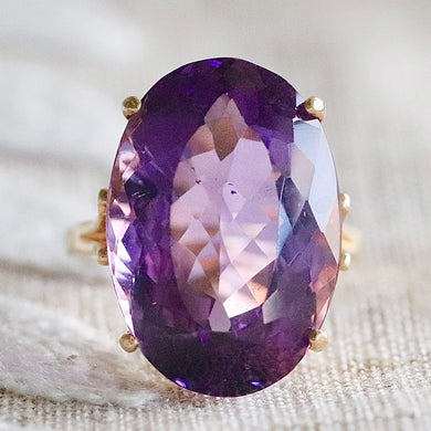 Estate large oval Amethyst ring in 14k yellow gold