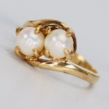 Load image into Gallery viewer, Vintage pearl bypass ring in yellow gold
