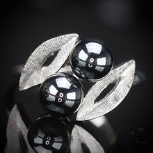 Load image into Gallery viewer, Vintage ring with hematite in white gold