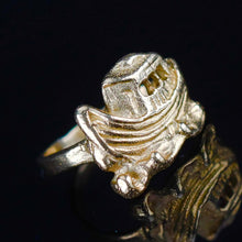 Load image into Gallery viewer, Noah’s Ark pinky ring in yellow gold