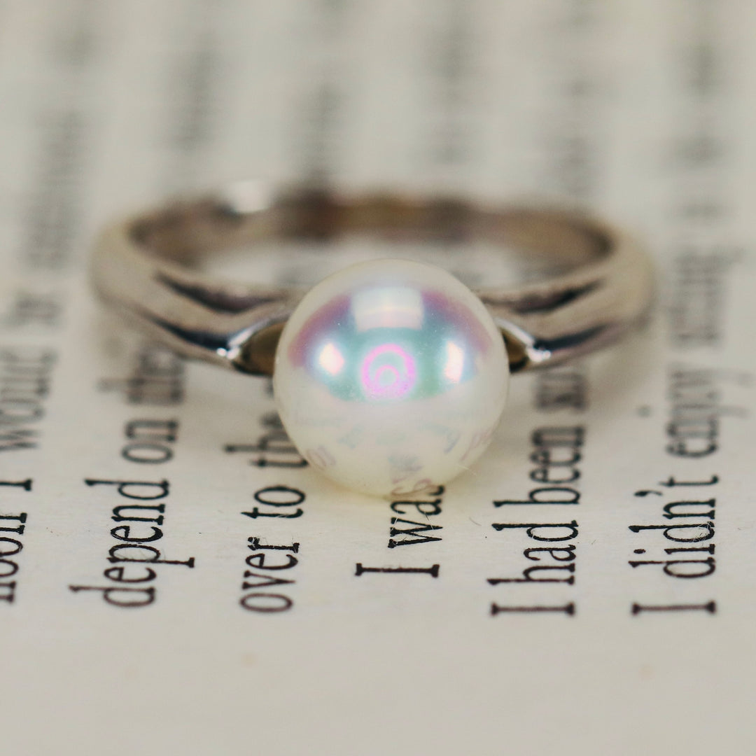 Vintage pearl ring in white gold from Manor Jewels