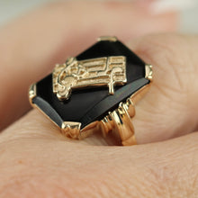 Load image into Gallery viewer, Vintage chunky onyx music note ring in yellow gold